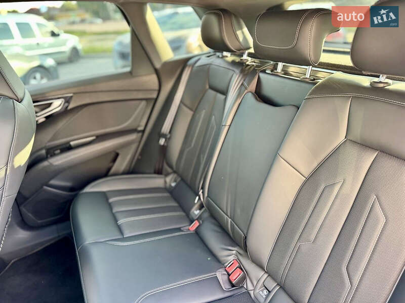 Позашляховик / Кросовер Audi Q4 e-tron 2024 в Києві