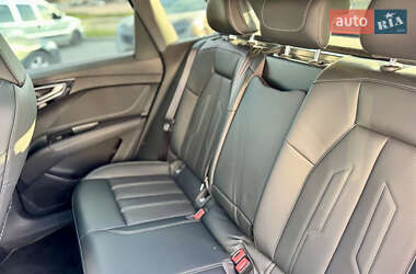 Позашляховик / Кросовер Audi Q4 e-tron 2024 в 