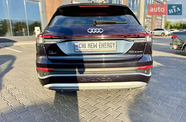 Позашляховик / Кросовер Audi Q4 e-tron 2024 в 