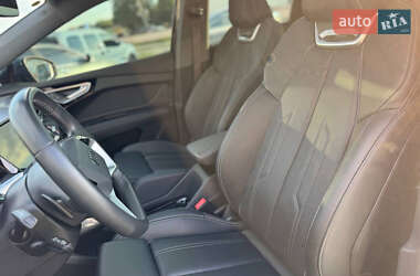 Позашляховик / Кросовер Audi Q4 e-tron 2024 в 
