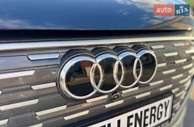 Позашляховик / Кросовер Audi Q4 e-tron 2024 в 