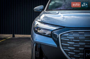 Позашляховик / Кросовер Audi Q4 e-tron 2024 в 