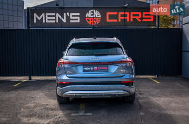 Позашляховик / Кросовер Audi Q4 e-tron 2024 в 