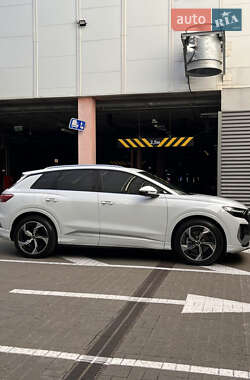 Внедорожник / Кроссовер Audi Q4 e-tron 2024 в 