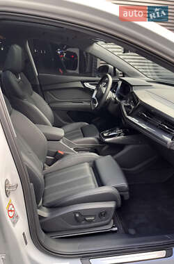 Внедорожник / Кроссовер Audi Q4 e-tron 2024 в 