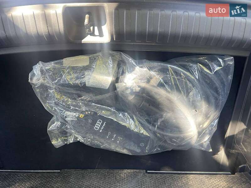 Внедорожник / Кроссовер Audi Q4 e-tron 2023 в Киеве