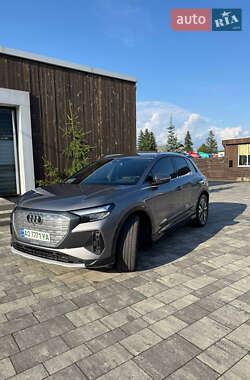 Позашляховик / Кросовер Audi Q4 e-tron 2021 в 