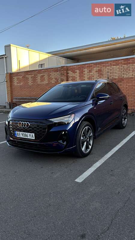 Внедорожник / Кроссовер Audi Q4 e-tron 2023 в 