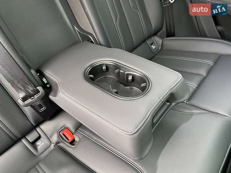 Позашляховик / Кросовер Audi Q4 e-tron 2024 в Погребах