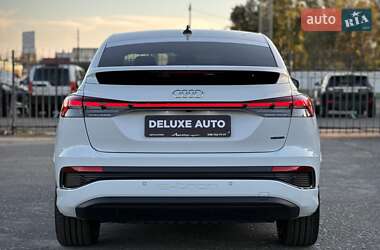 Позашляховик / Кросовер Audi Q4 e-tron 2021 в 