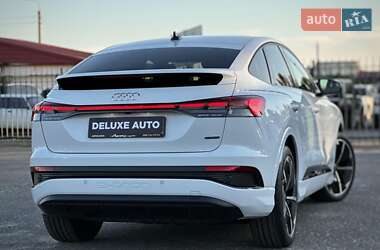 Позашляховик / Кросовер Audi Q4 e-tron 2021 в 