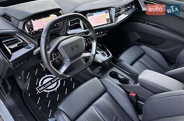 Позашляховик / Кросовер Audi Q4 e-tron 2021 в 