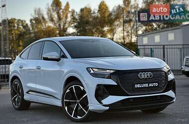 Позашляховик / Кросовер Audi Q4 e-tron 2021 в 