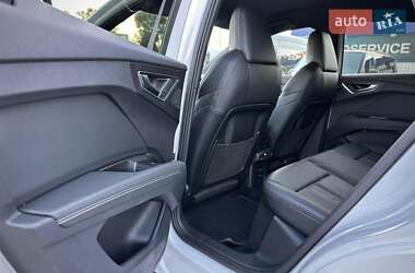 Позашляховик / Кросовер Audi Q4 e-tron 2021 в 