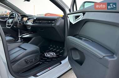 Позашляховик / Кросовер Audi Q4 e-tron 2021 в 