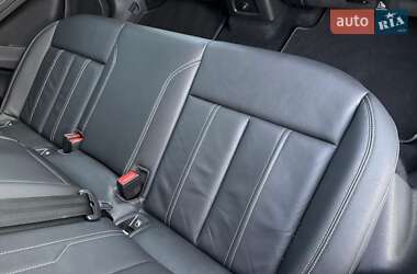 Позашляховик / Кросовер Audi Q4 e-tron 2021 в 