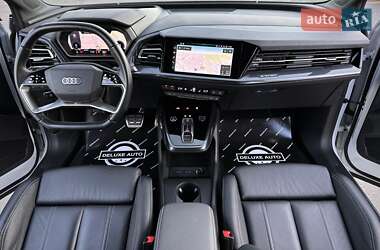 Позашляховик / Кросовер Audi Q4 e-tron 2021 в 