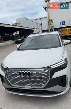Позашляховик / Кросовер Audi Q4 e-tron 2023 в 
