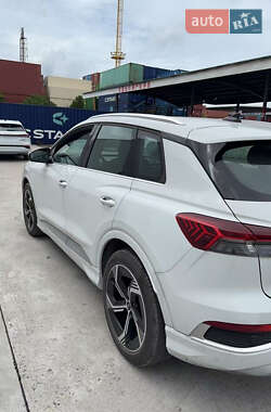 Позашляховик / Кросовер Audi Q4 e-tron 2023 в 