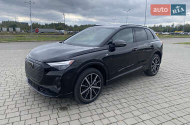 Позашляховик / Кросовер Audi Q4 e-tron 2022 в 