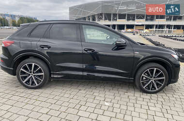 Позашляховик / Кросовер Audi Q4 e-tron 2022 в 