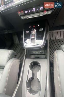 Позашляховик / Кросовер Audi Q4 e-tron 2022 в 