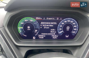Позашляховик / Кросовер Audi Q4 e-tron 2022 в 