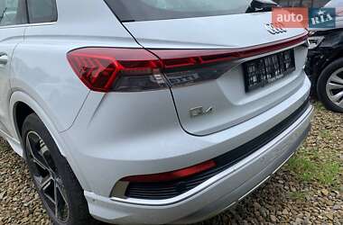 Позашляховик / Кросовер Audi Q4 e-tron 2023 в 