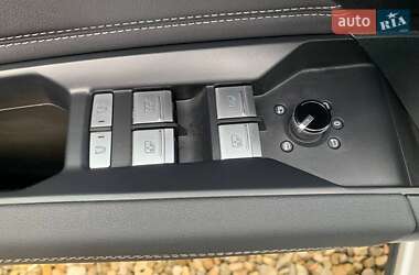 Позашляховик / Кросовер Audi Q4 e-tron 2023 в 