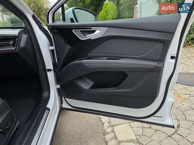 Позашляховик / Кросовер Audi Q4 e-tron 2023 в Одесі фото 29 Позашляховик / Кросовер Audi Q4 e-tron 2023 в Одесі