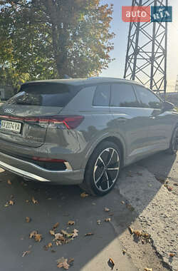 Позашляховик / Кросовер Audi Q4 e-tron 2023 в 