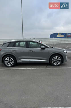 Позашляховик / Кросовер Audi Q4 e-tron 2022 в 
