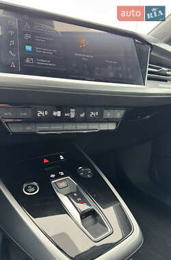 Позашляховик / Кросовер Audi Q4 e-tron 2022 в 