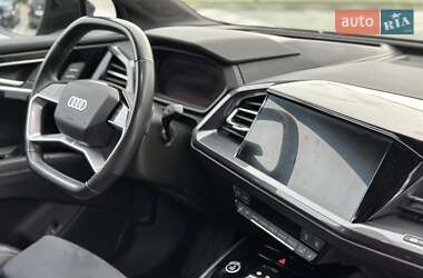 Позашляховик / Кросовер Audi Q4 e-tron 2022 в 