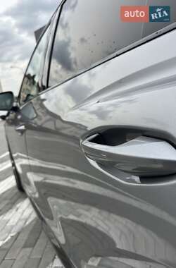 Позашляховик / Кросовер Audi Q4 e-tron 2022 в 