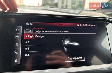 Позашляховик / Кросовер Audi Q4 e-tron 2022 в 