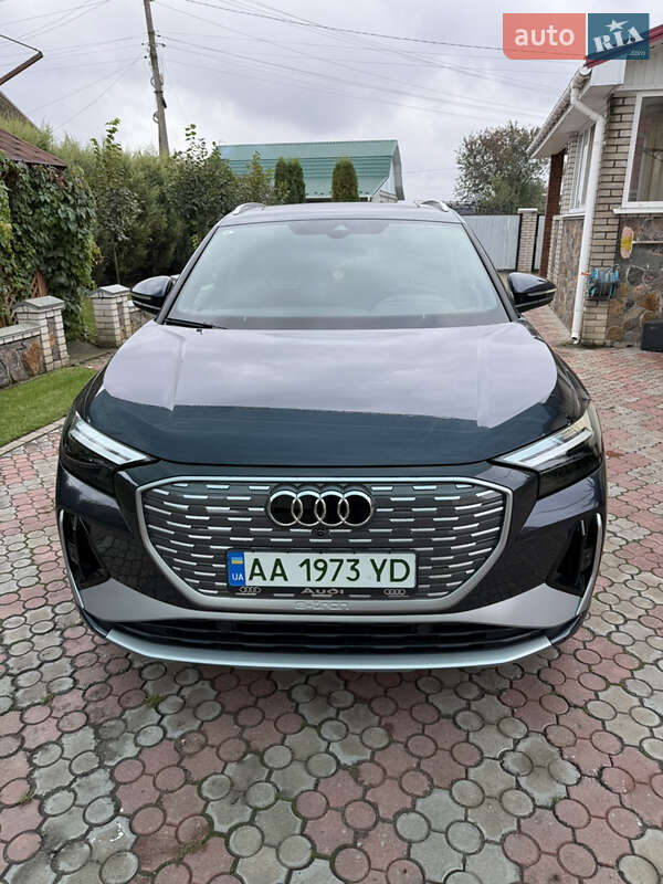 Позашляховик / Кросовер Audi Q4 e-tron 2025 в 