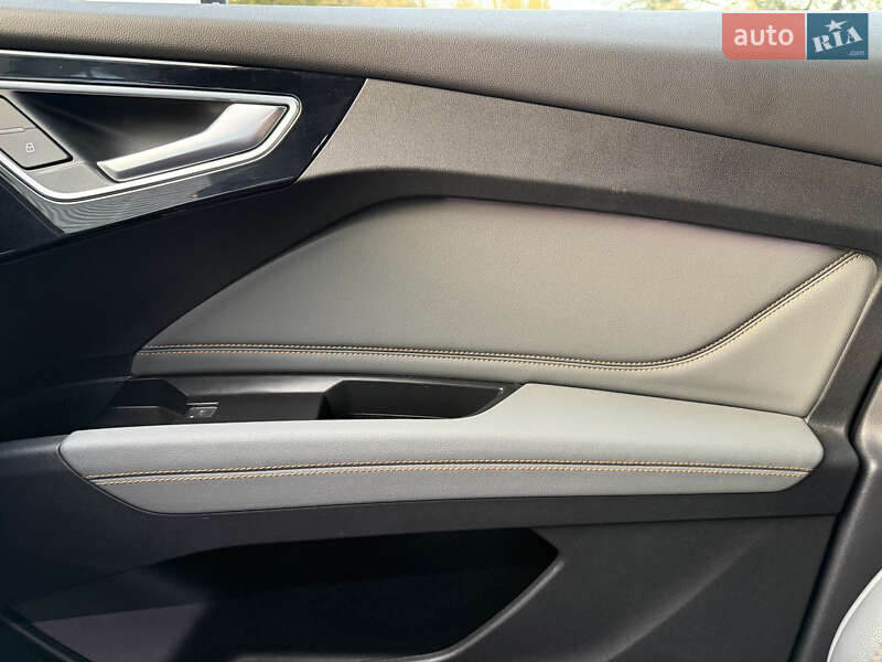 Позашляховик / Кросовер Audi Q4 e-tron 2023 в Львові