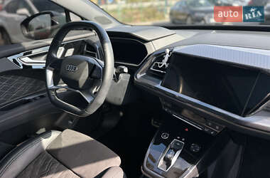 Позашляховик / Кросовер Audi Q4 e-tron 2023 в 