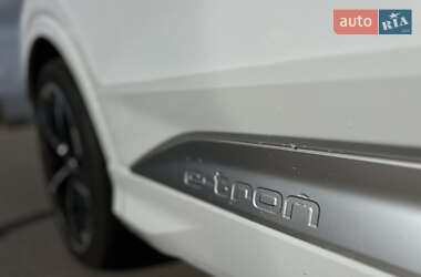 Позашляховик / Кросовер Audi Q4 e-tron 2023 в 
