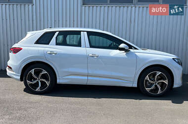 Позашляховик / Кросовер Audi Q4 e-tron 2023 в 