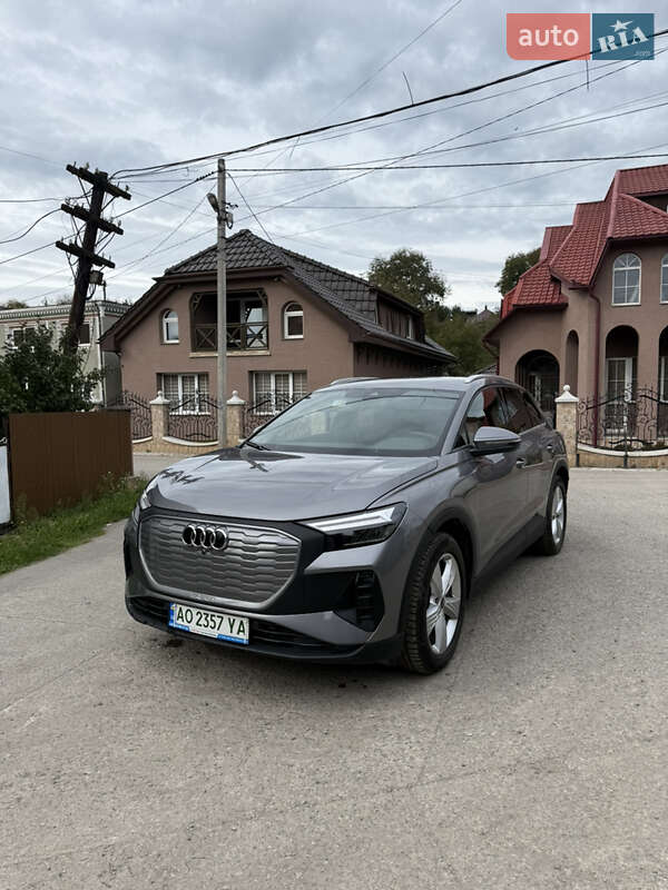 Позашляховик / Кросовер Audi Q4 e-tron 2022 в 