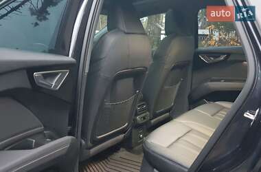 Позашляховик / Кросовер Audi Q4 e-tron 2024 в 