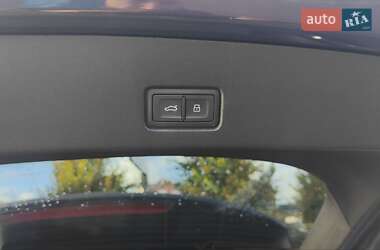 Внедорожник / Кроссовер Audi Q4 e-tron 2022 в 