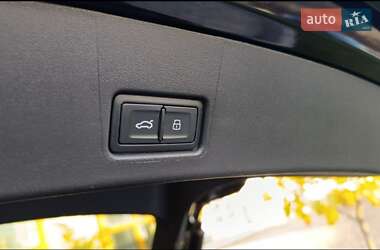 Внедорожник / Кроссовер Audi Q4 e-tron 2022 в 