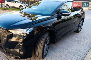 Внедорожник / Кроссовер Audi Q4 e-tron 2022 в 