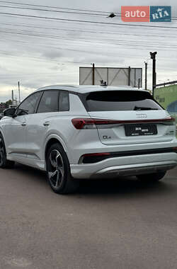 Внедорожник / Кроссовер Audi Q4 e-tron 2023 в 