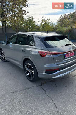 Позашляховик / Кросовер Audi Q4 e-tron 2024 в  фото 4 Позашляховик / Кросовер Audi Q4 e-tron 2024 в