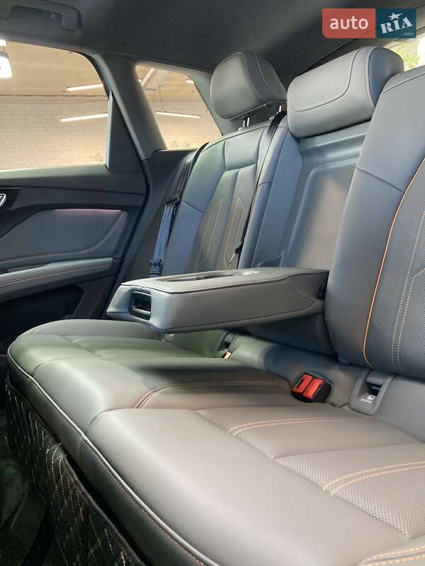 Внедорожник / Кроссовер Audi Q4 e-tron 2023 в Львове