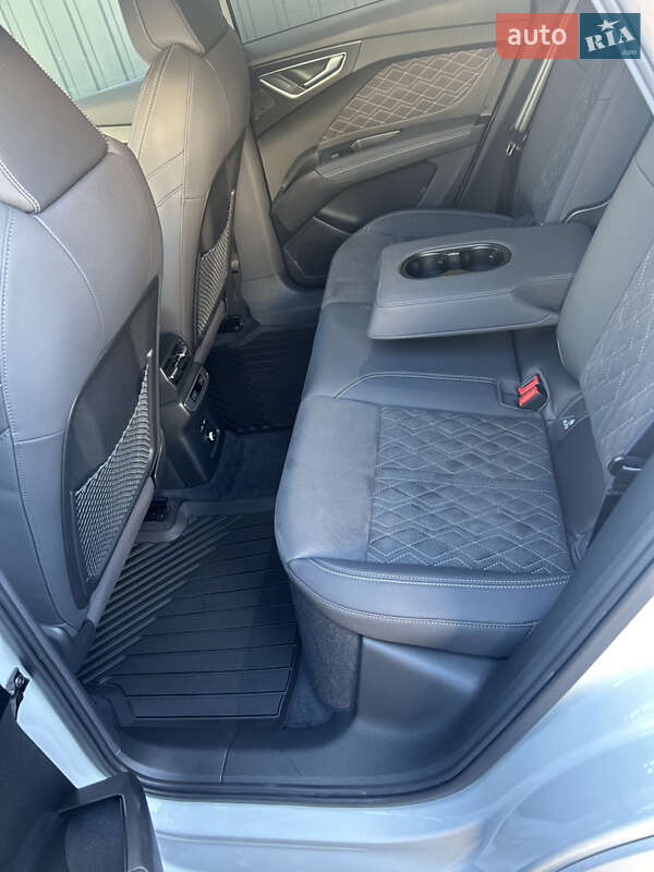 Внедорожник / Кроссовер Audi Q4 e-tron 2023 в Киеве